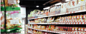 Alimentos en el lineal del supermercado